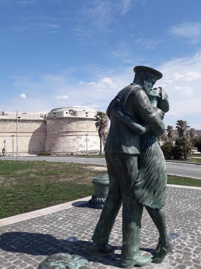 Maisonfree Centro Storico Civitavecchia Bagian luar foto